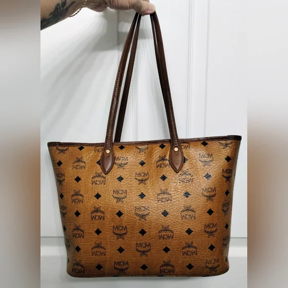 MCM Medium Liz Shopper Tote With MCM Bone Bag Charm - Picture 2 of 14